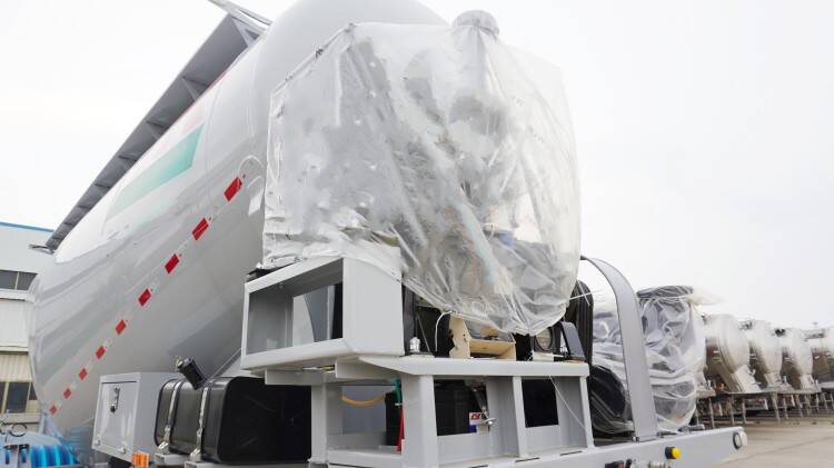 3 Axle 30cbm Cement Bulker Truck Transporters for Sale in Kenya