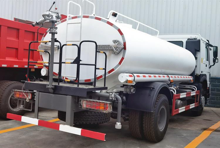 Howo 4x2 Water Tanker Truck with Sprinkler 10000 ltr Price