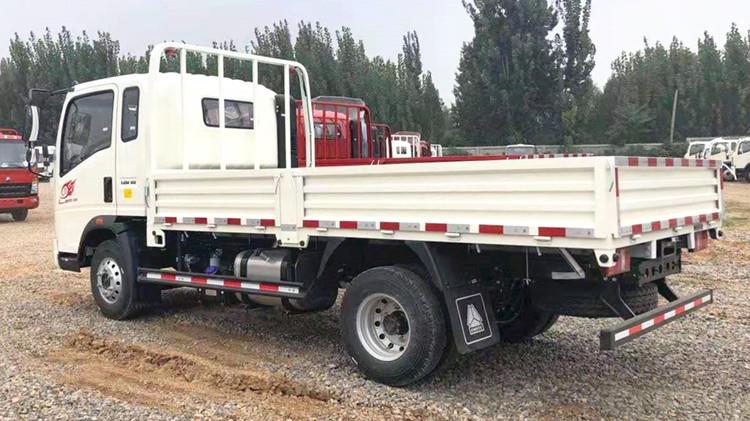Sinotruk Howo 4x2 Light 5 Ton Freight Cargo Truck for Sale Price