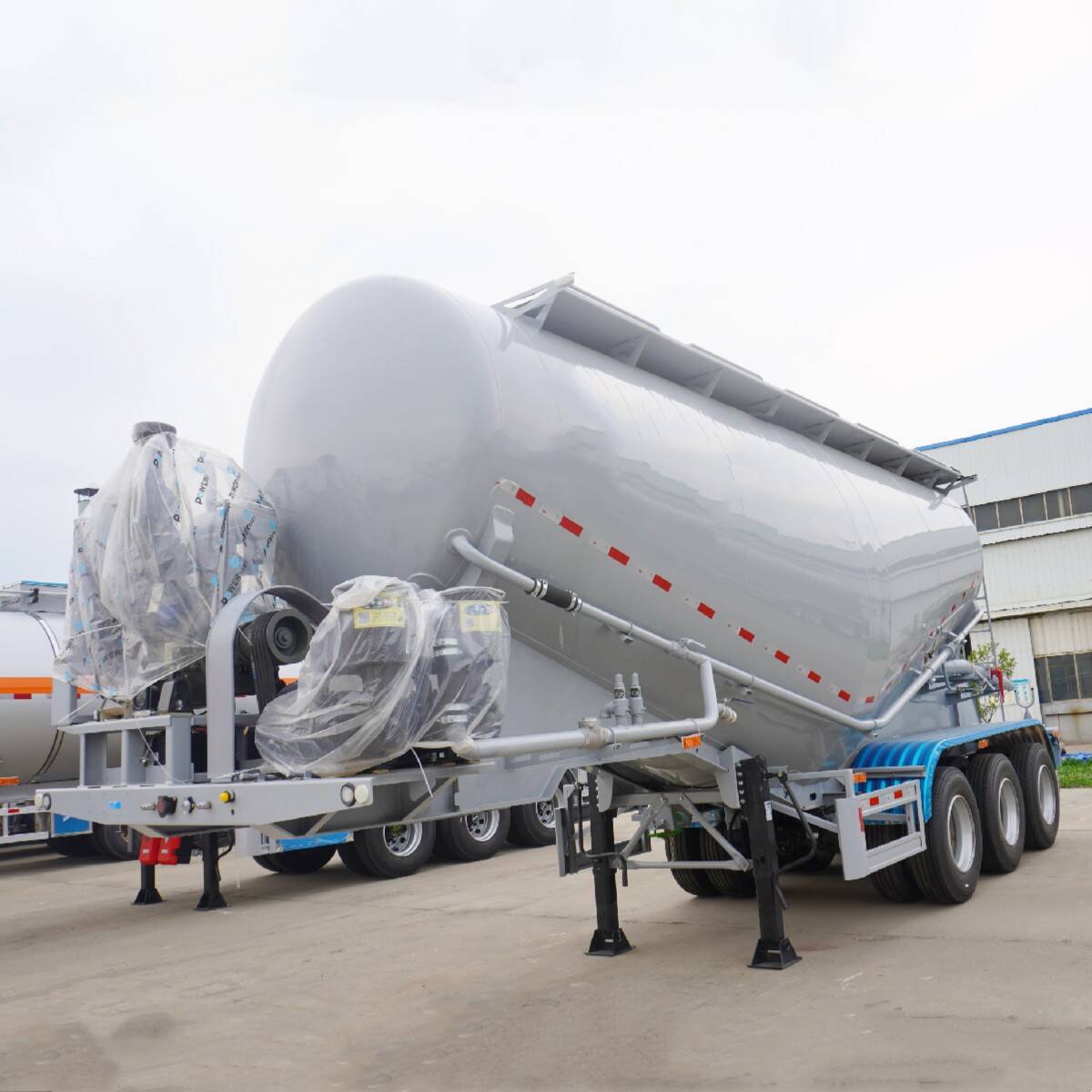 3 Axle 30cbm Cement Bulker Truck Transporters Trailer